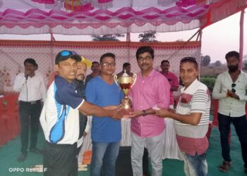 अष्टविनायक धोलपाडा आयोजित क्रिकेट स्पर्धेत गुणवंतांचा सत्कार