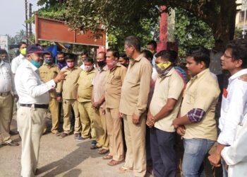 वाहतुकीच्या नियमांबाबत जनजागृती मोहिम