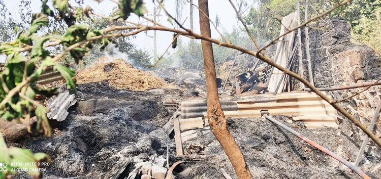 खालापूरात पेंढ्याच्या गंजीला आग; 3 लाखाचे नुकसान