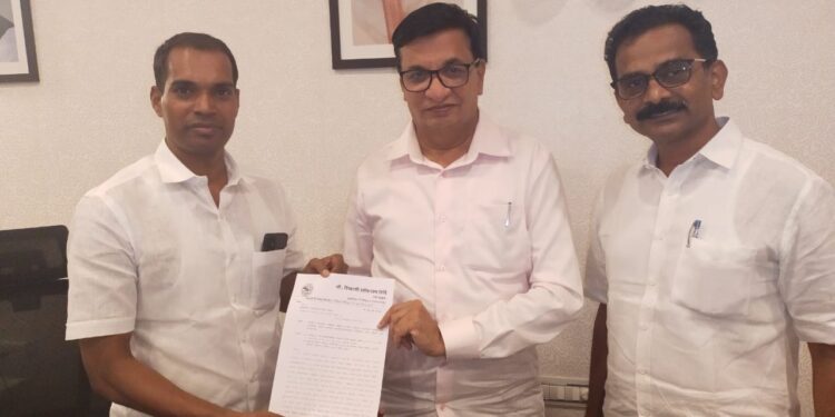 माथेरान मधील स्थानिकांना हक्काचे घरे द्या