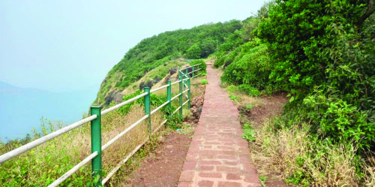 माथेरानमध्ये विकासकामांच्या जोरावर कोण मारणार बाजी ?