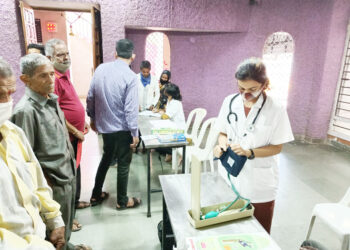 पालीत मोफत आरोग्य तपासणी शिबीर