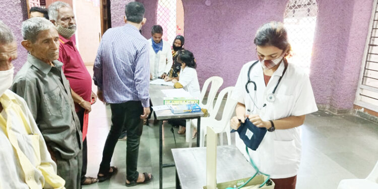 पालीत मोफत आरोग्य तपासणी शिबीर