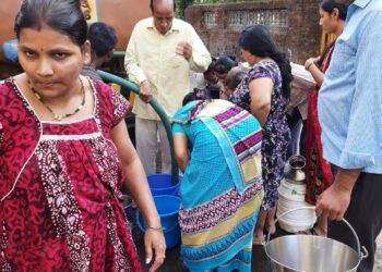 कुणी पाणी देता का पाणी?