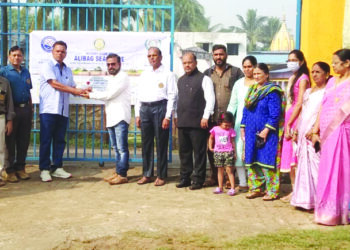 आयएसओ मानांकन प्राप्त डिजिटल आदर्श शाळा पेझारीतर्फे दप्तर विना शाळा