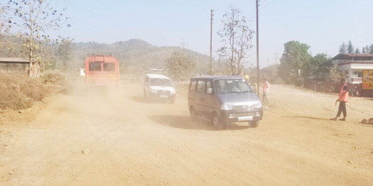 वाकण-पाली-खोपोली राज्य महामार्ग समस्यांच्या गर्तेत