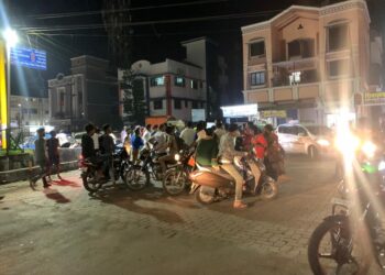 अलिबाग शहरात इनोव्हा कार स्कूटीमध्ये अपघात