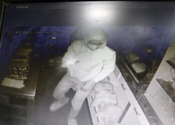 पेण शहरात मध्यरात्री सात ते आठ दुकाने चोरट्यांनी फोडली