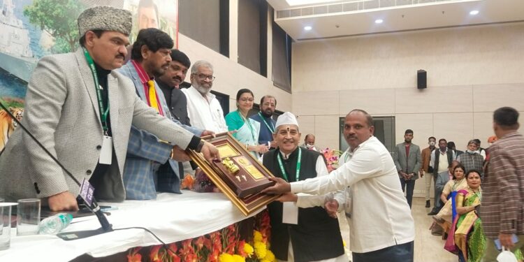 अनंत कार्ले यांना राष्ट्रीय पुरस्काराने सन्मानित