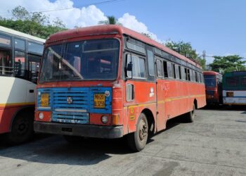 भयंकर! अलिबाग-पेण एसटीवर दगडफेक