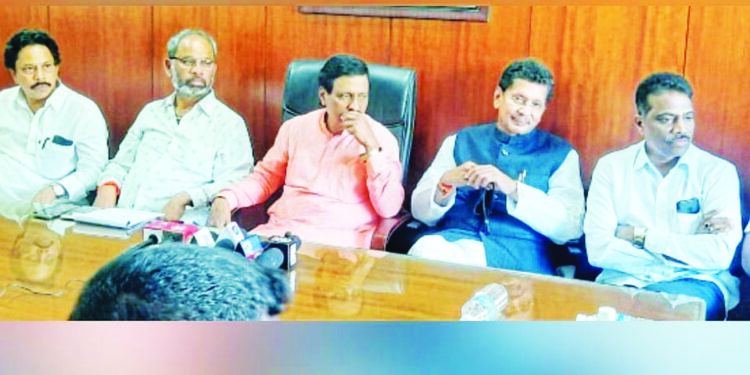 संपूर्ण वर्चस्व महाविकास आघाडीचेच