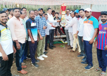 क्रिकेट स्पर्धेत नवयुग पाबळ संघ विजयी