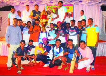 आवास येथील क्रिकेट स्पर्धेत रिलायन्स नवगाव संघ विजेता