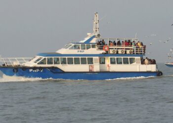 मुंबई-अलिबाग जलवाहतूक बंद; प्रवाशांची दुहेरी कोंडी