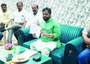 आ.गोगावले यांनी घेतला पालकमंत्र्यांचा समाचार