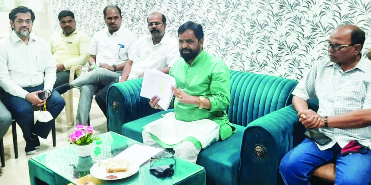 आ.गोगावले यांनी घेतला पालकमंत्र्यांचा समाचार