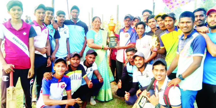 कोर्लई येथील टेनिस बॉल क्रिकेट स्पर्धेत