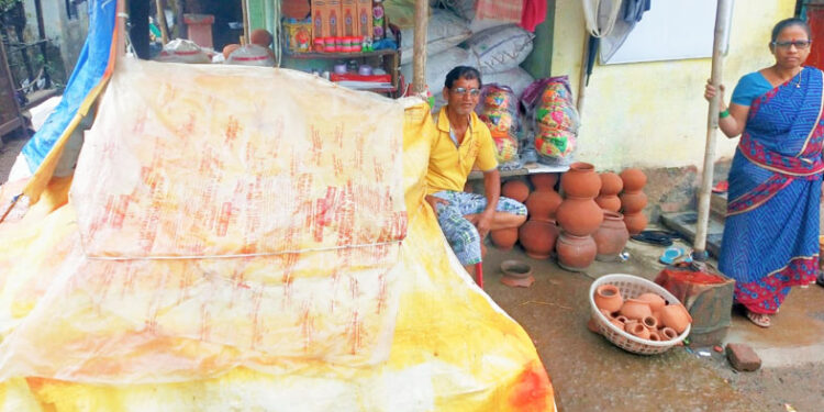 कुंभारकाम व्यवसायाला पावसाचा फटका