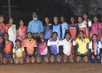 रायगडचा महिला कबड्डी संघ परभणीला रवाना