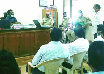 वाहतुक कोंडीबाबत तहसीलदारांची अधिकार्‍यांसोबत बैठक