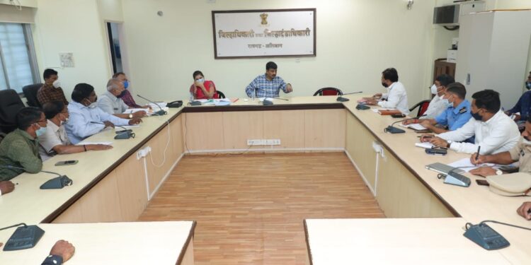 अनधिकृत मासेमारी रोखण्यासाठी बंदरांवर सीसीटीव्ही लावणार- जिल्हाधिकारी डॉ.महेंद्र कल्याणकर