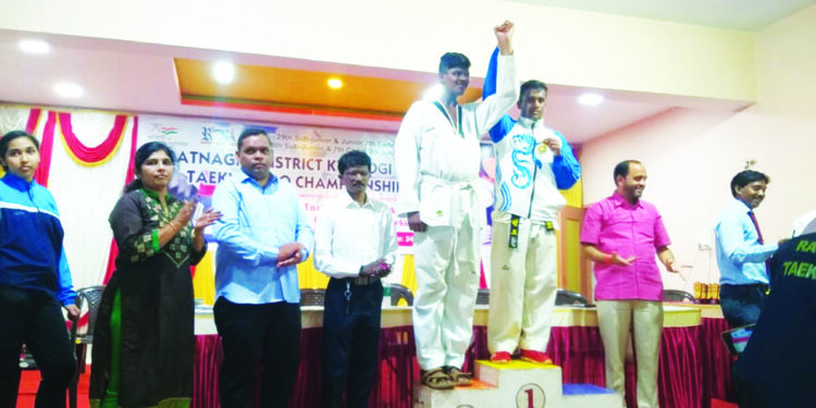 जिल्हास्तरीय तायक्वांदो स्पर्धेत ओम शिंदेला सुवर्णपदक
