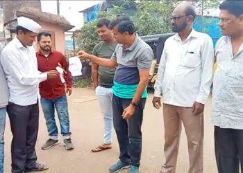 पालीत प्रतिकात्मक मनुस्मृतीचे दहन