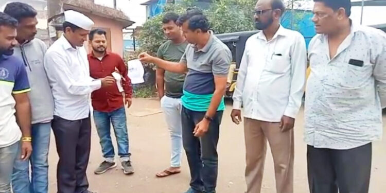 पालीत प्रतिकात्मक मनुस्मृतीचे दहन