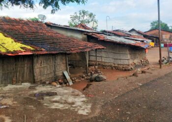 जिल्ह्यात आदिवासी स्थलांतरणाचा वेग वाढला