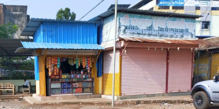 एसटी संपामुळे फिरत्या विक्रेत्यांचे हाल