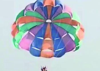 वरसोली पॅरासेलिंग दुर्घटनाप्रकरणी गुन्हा दाखल