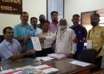 राज्य महामार्गावर बेकायदेशीर कंटेनर यार्ड आणि गोदाम यांचे बस्तान