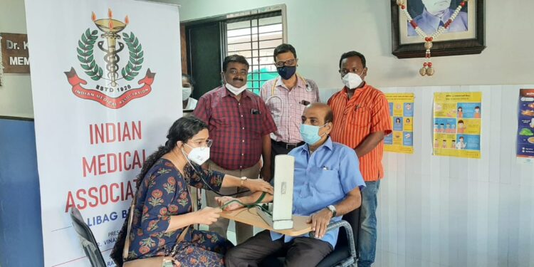 अलिबागमध्ये पत्रकारांची आरोग्य तपासणी