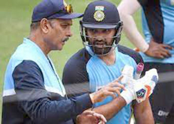 विराटने आता फलंदाजीला प्राधान्य द्यावे ; रवी शास्त्री यांचा सल्ला
