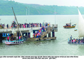 मुरुड पर्यटकांनी बहरले