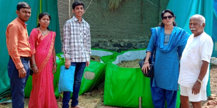 पोल्ट्रीच्या दुर्गंधावर सेंद्रिय खतांची मात्रा