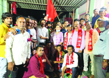 महानवाडीत शिवसेनेला भगदाड