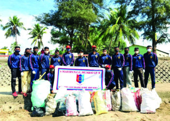 अलिबाग समुद्र किनार्‍यावर स्वच्छता अभियान