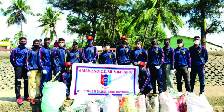 अलिबाग समुद्र किनार्‍यावर स्वच्छता अभियान