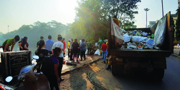 आदई तलाव लोकसहभागातून स्वच्छ