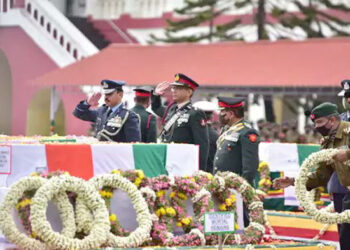 भावपूर्ण श्रद्धांजली! नेटीझन्सकडून सीडीएस बिपीन रावत व जवानांना अखेरचा सलाम