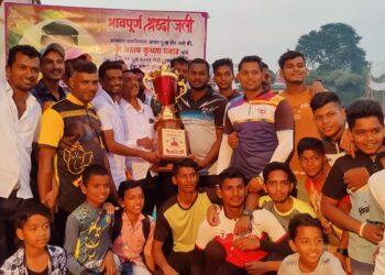 क्रिकेट स्पर्धेत ताडोबा कळंब संघ विजेता