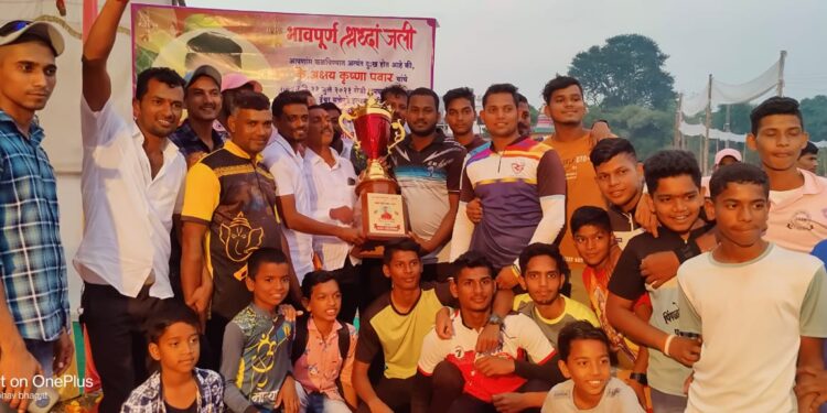 क्रिकेट स्पर्धेत ताडोबा कळंब संघ विजेता