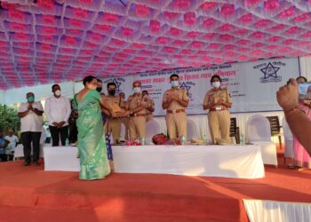 मोबाईलला कुटूंबाचा हिस्सा होऊ देऊ नका