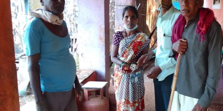 दरडग्रस्त साखर सुतारवाडी येथे मातीच्या ढीगाऱ्याखाली सापडले दागीने