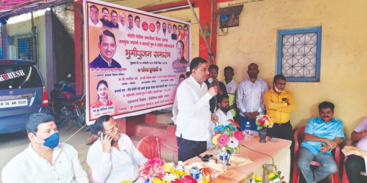 आदिवासी वाड्यां-पाड्यांसाठी विशेष निधी द्या