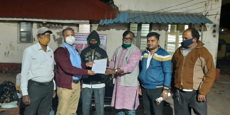 वन विभागाच्या लेखी आश्वासनानंतर कोरलवाडी आदिवासी बांधवांचे उपोषण स्थगित