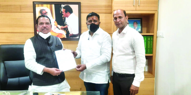 माथेरानचे पर्यटन सुरु ठेवा; नगराध्यक्षांचे मुख्यमंत्र्यांना साकडे