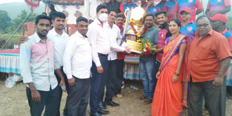 मिठेखारमधील क्रिकेट स्पर्धेत पिपि स्पोर्टस रोठची सरशी