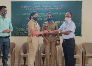 कुटुंबाला शिकविणारी म्हणून मुलीकडे पहा – माधुरी मुळीक